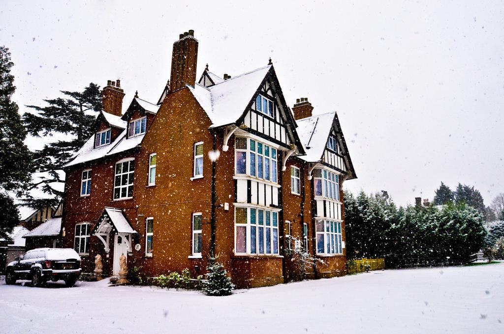 Gatwick Inn Хорли Екстериор снимка