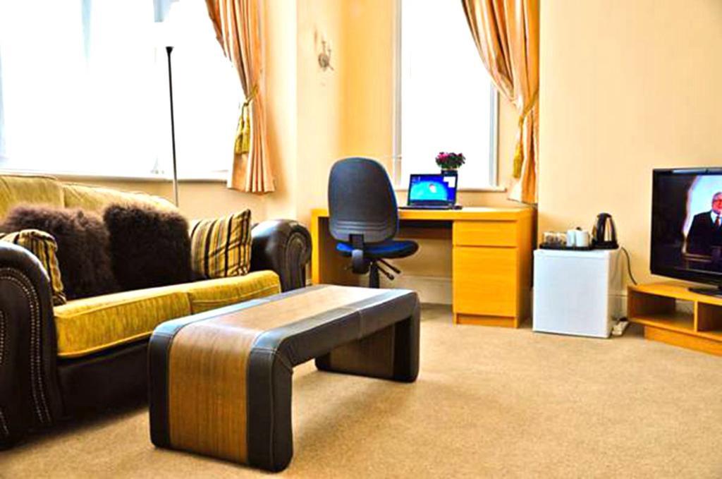 Gatwick Inn Хорли Екстериор снимка