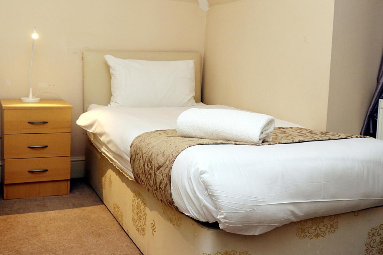 Gatwick Inn Хорли Екстериор снимка