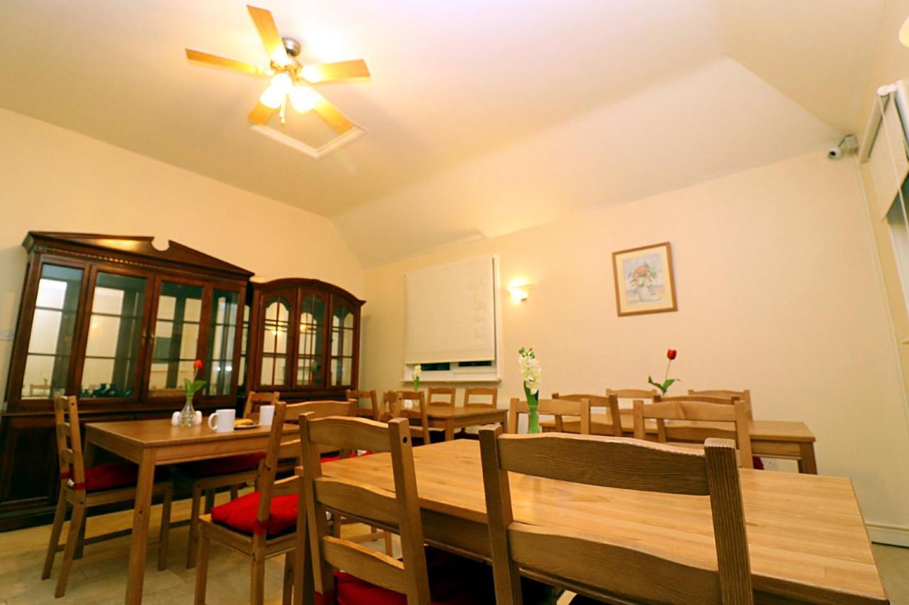 Gatwick Inn Хорли Екстериор снимка