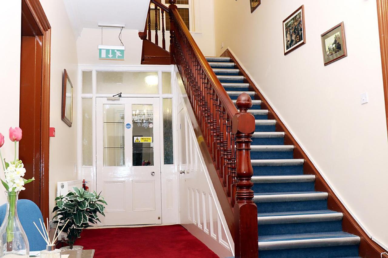 Gatwick Inn Хорли Екстериор снимка