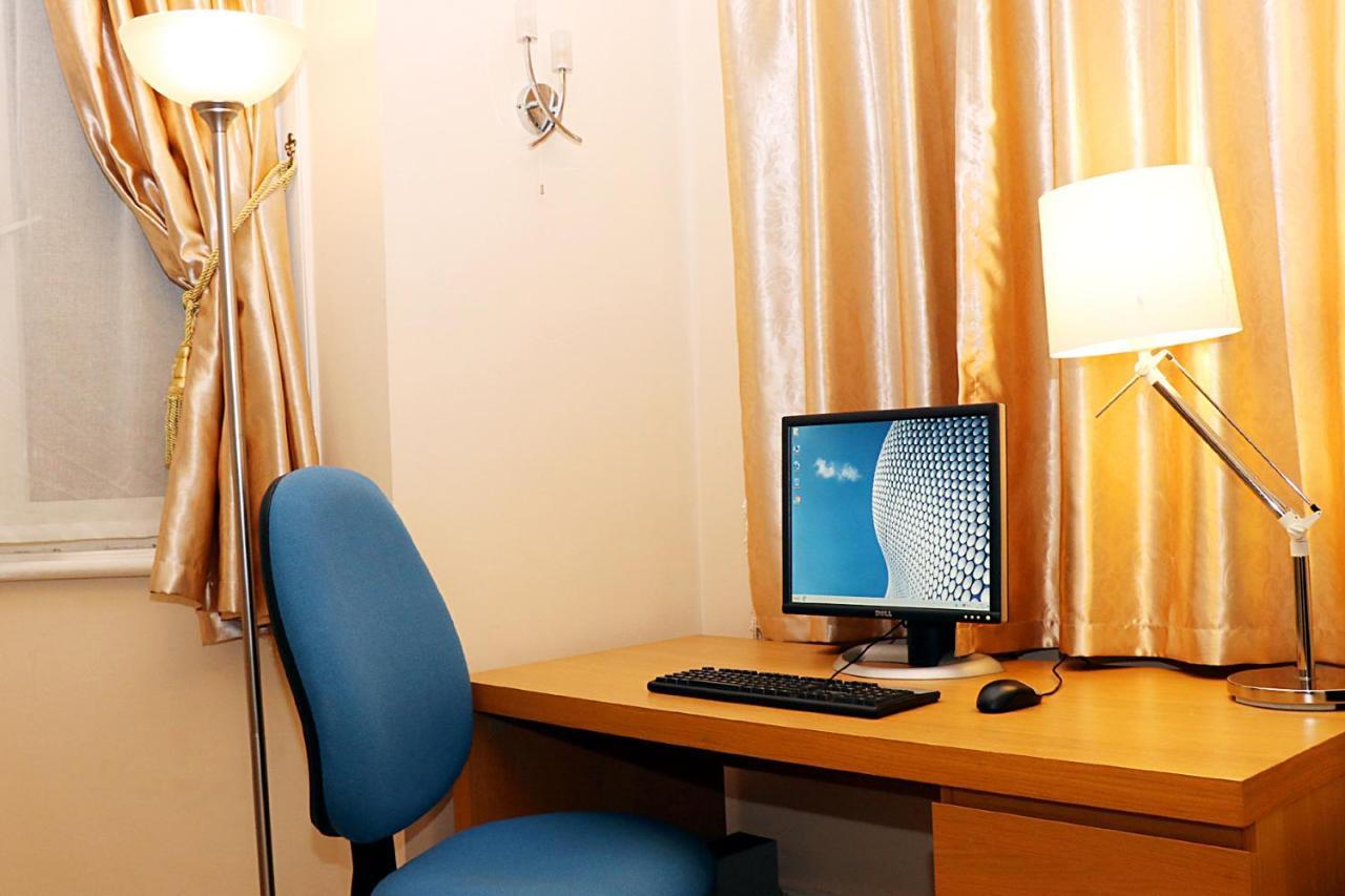 Gatwick Inn Хорли Екстериор снимка