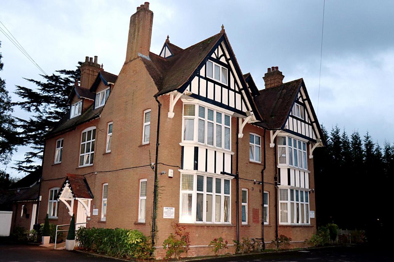 Gatwick Inn Хорли Екстериор снимка