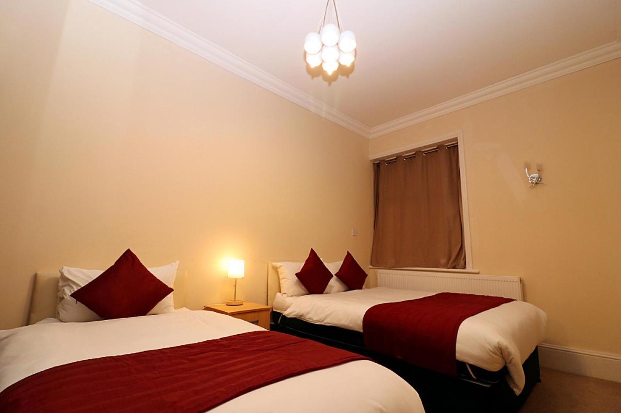 Gatwick Inn Хорли Екстериор снимка