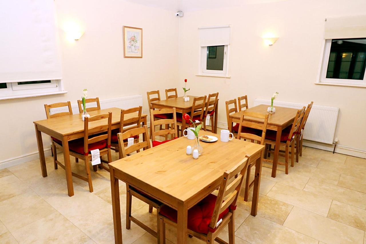 Gatwick Inn Хорли Екстериор снимка
