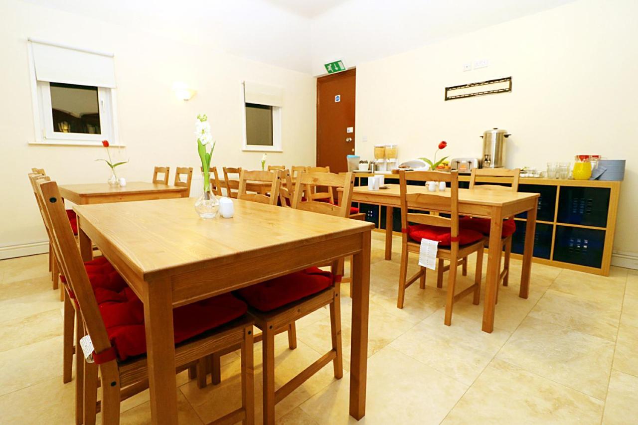 Gatwick Inn Хорли Екстериор снимка