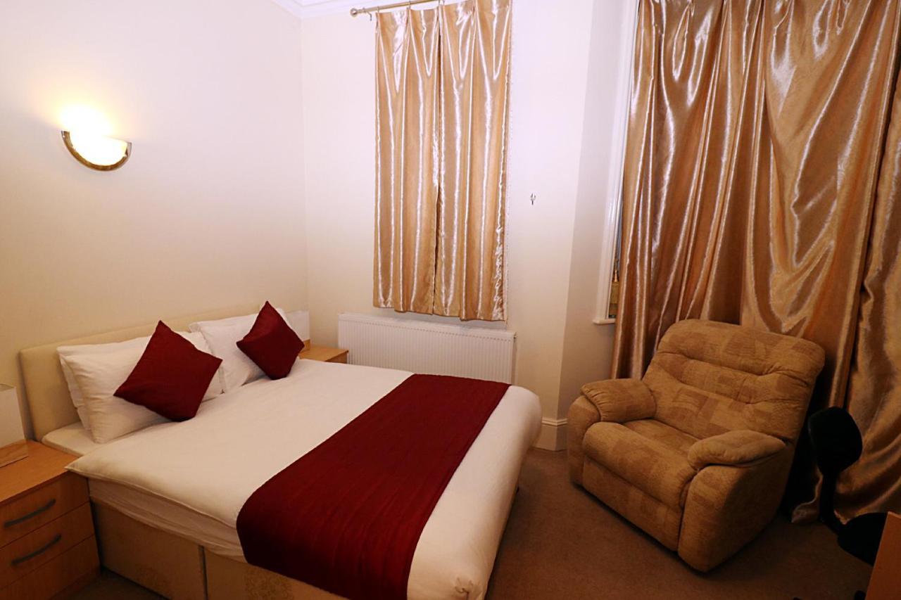 Gatwick Inn Хорли Екстериор снимка