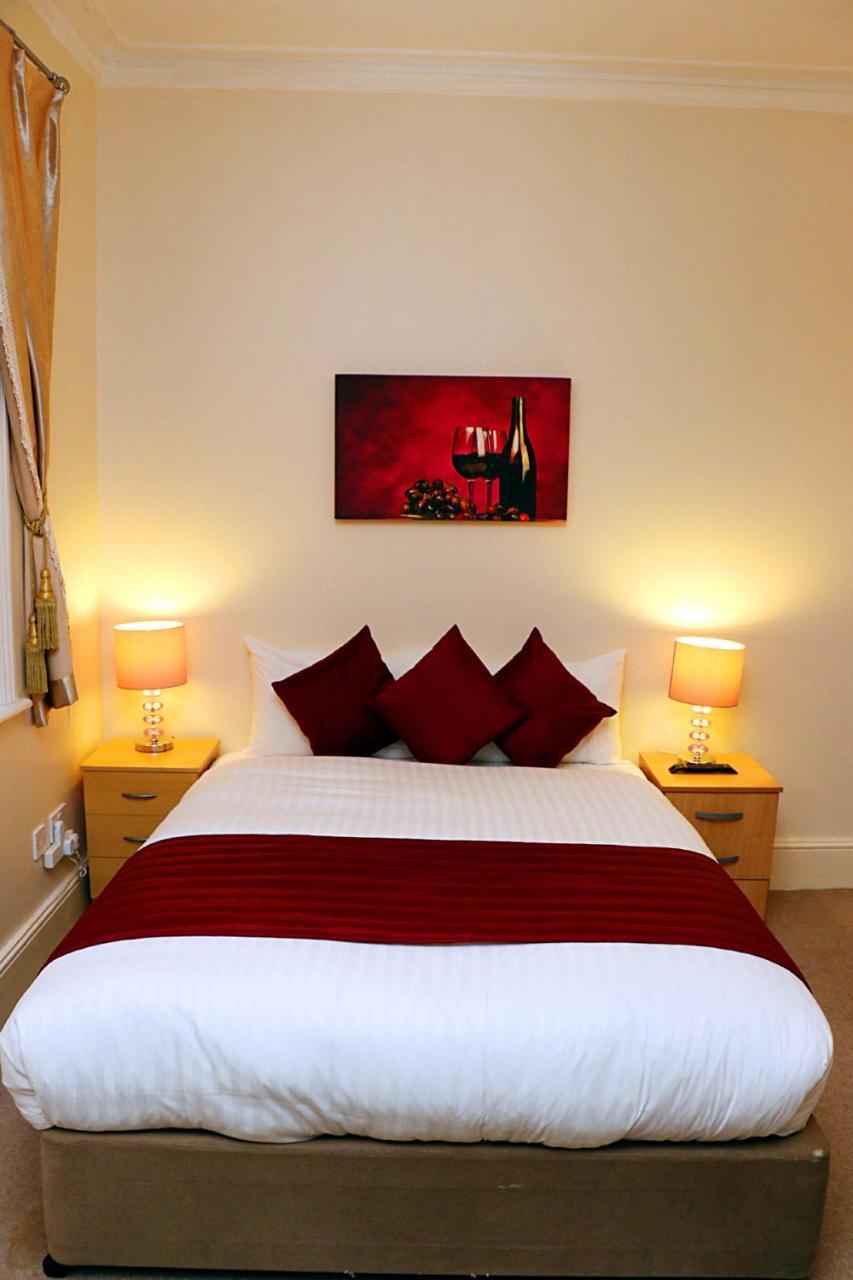 Gatwick Inn Хорли Екстериор снимка