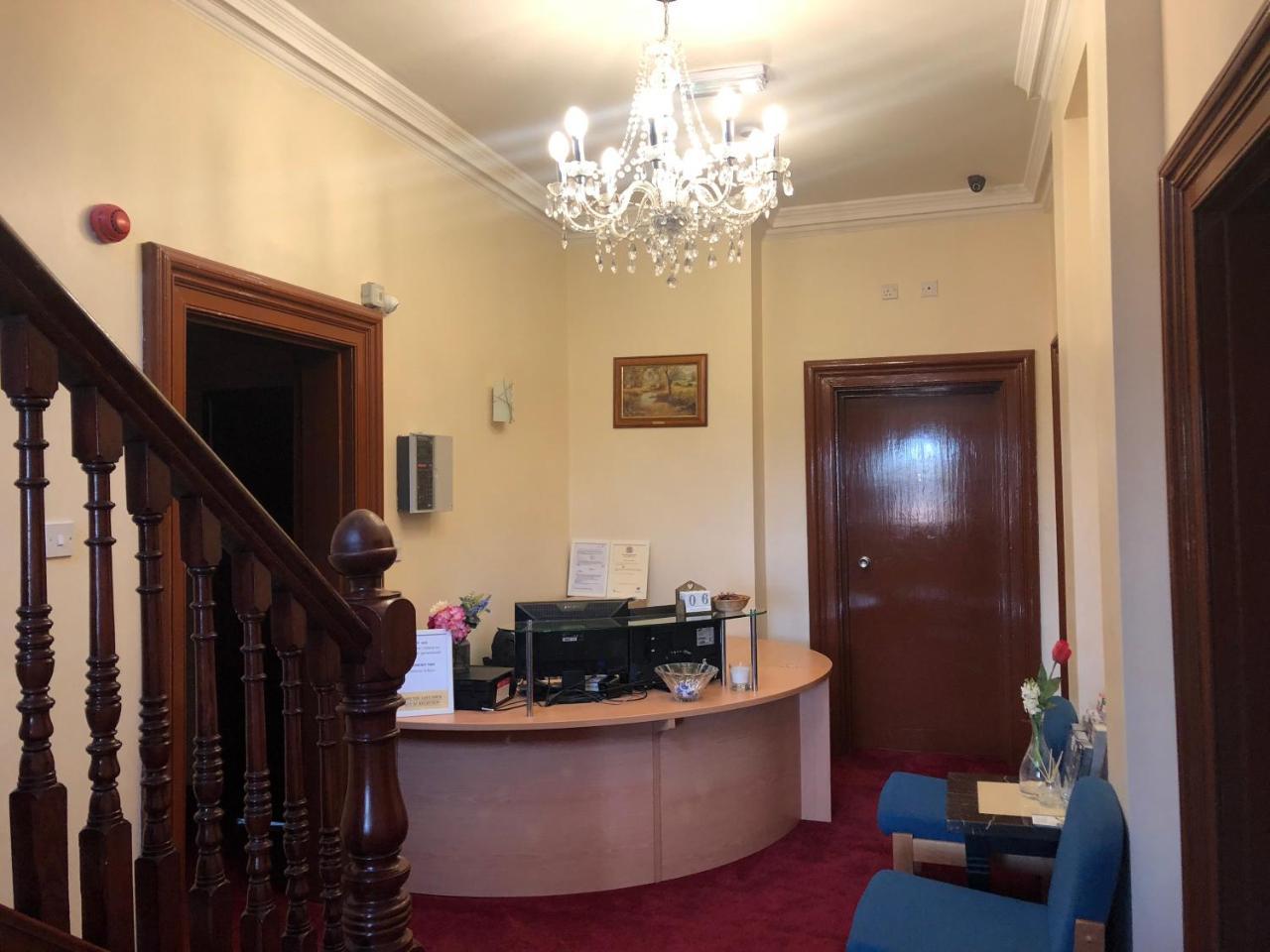 Gatwick Inn Хорли Екстериор снимка